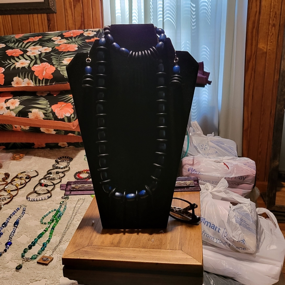 Handcrafted necklace set